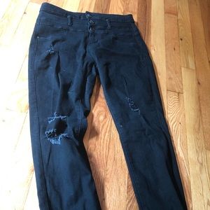 Black distressed Refuge skinny jeans size 6